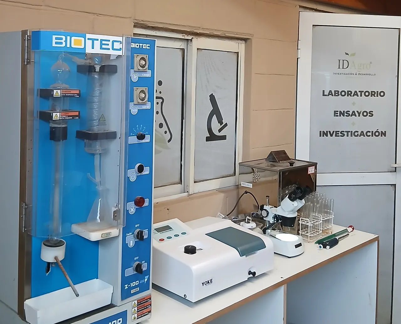Equipamiento de análisis del laboratorio agronómico de IDAgro