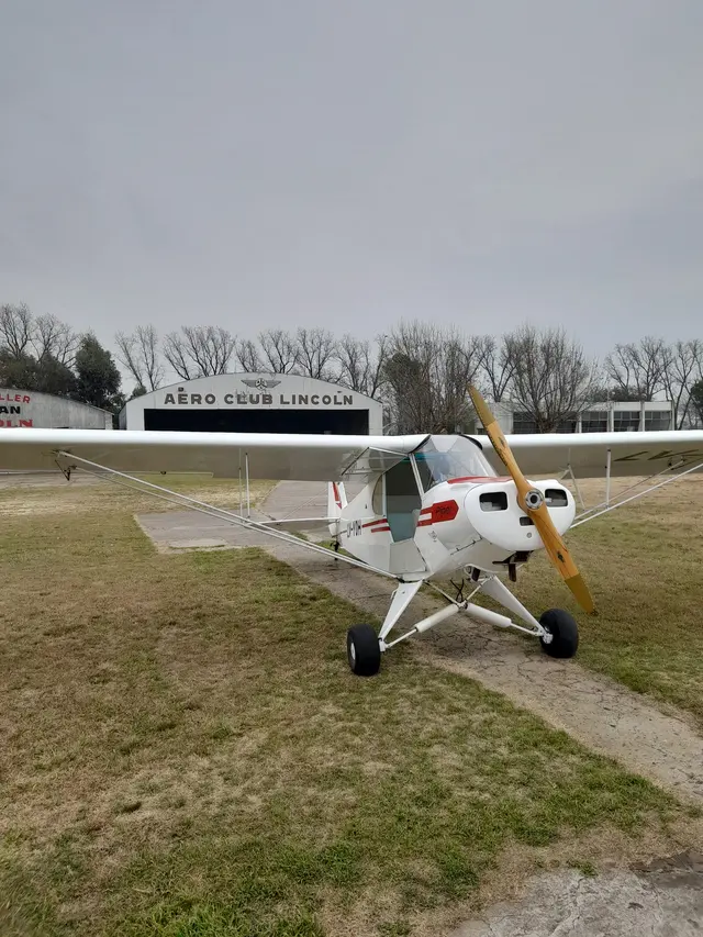 Avión destinado a trabajos aéreos con fines agronómicos
